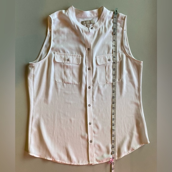 Banana Republic White Sleeveless Safari Blouse with Silver buttons, size 12 - Picture 2 of 8